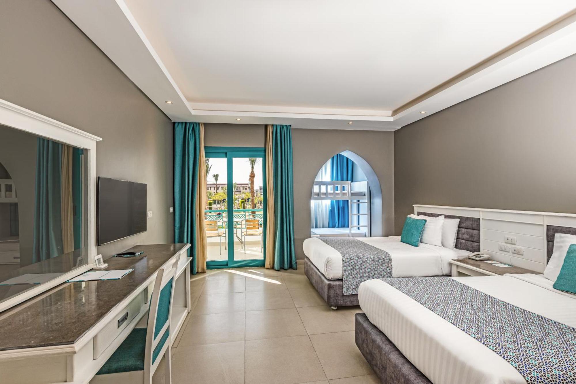 Sunrise Garden Beach Resort Hurghada Exterior photo A room at the hotel