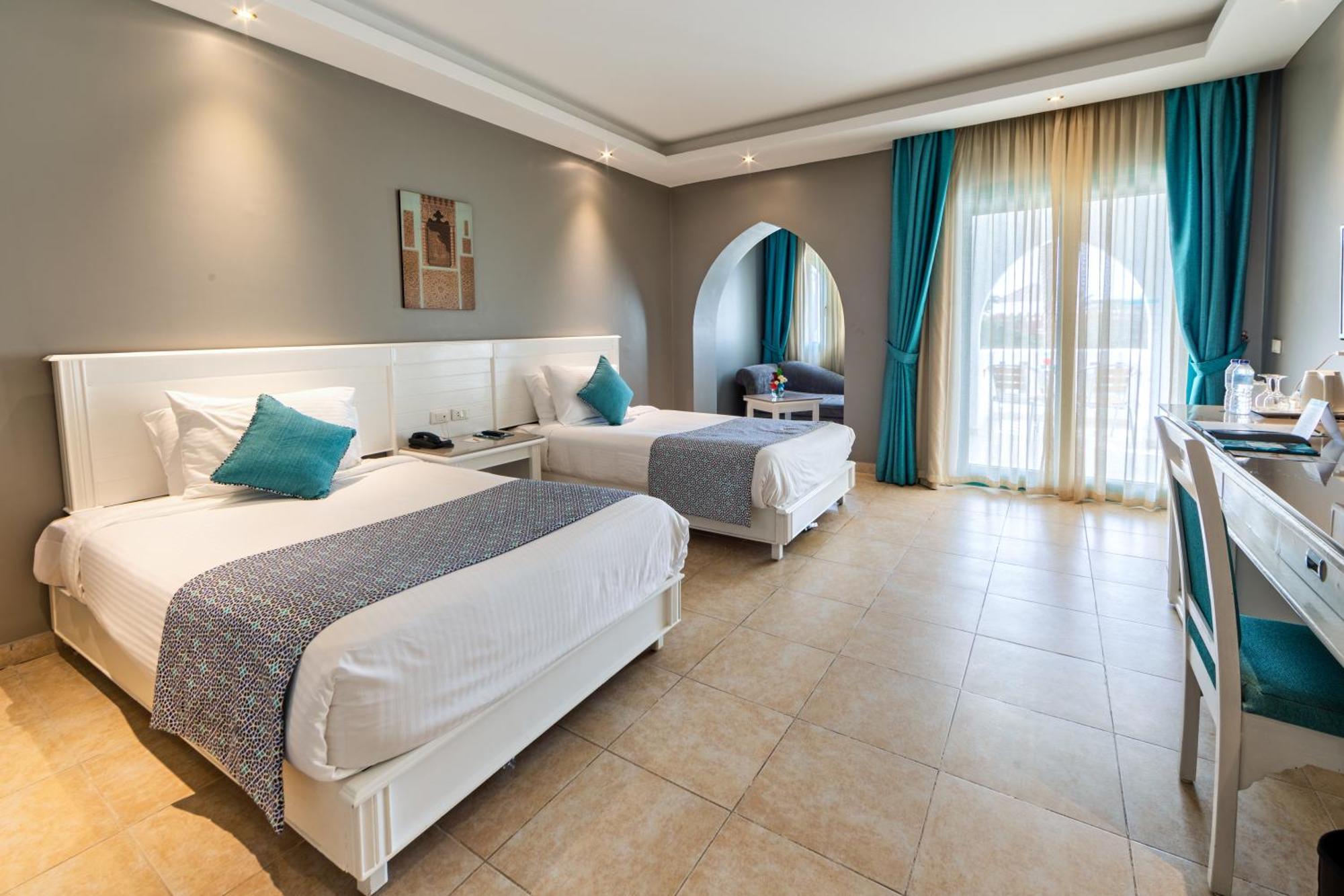 Sunrise Garden Beach Resort Hurghada Room photo A room at the hotel