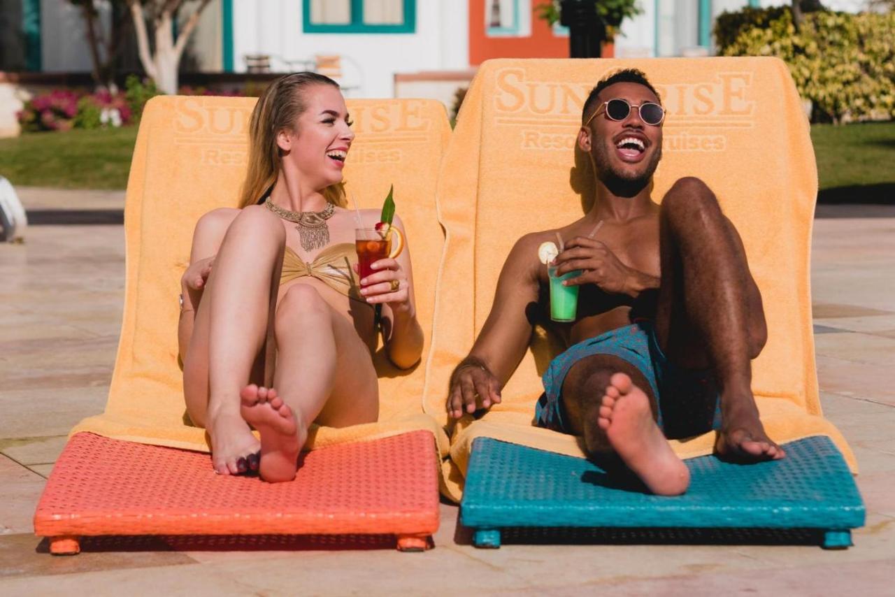 Sunrise Garden Beach Resort Hurghada Exterior photo A couple sunbathing